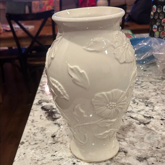 Lenox Ivory Embossed Poppy Iris 10” Vase - Picture 1 of 6